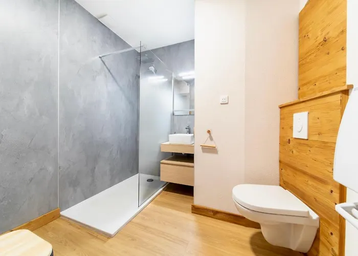 Au Petit Lion, Centre Garage Gratuit *